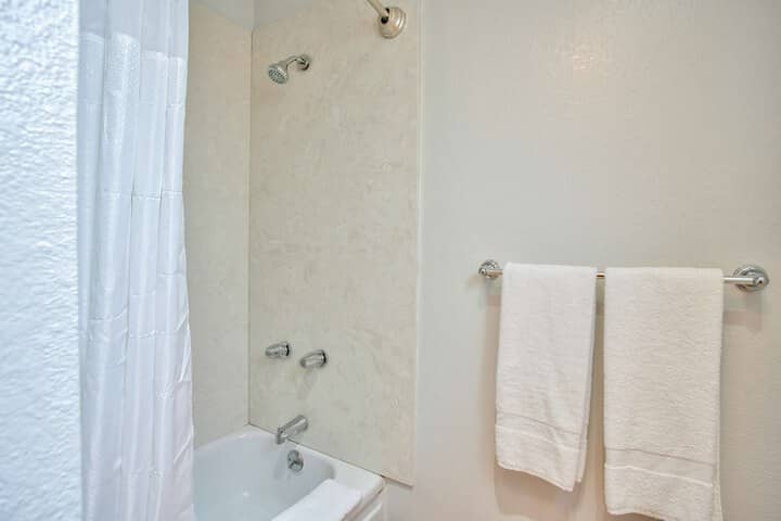 Room 18 of 25