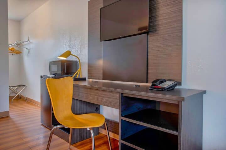 Room 16 of 25