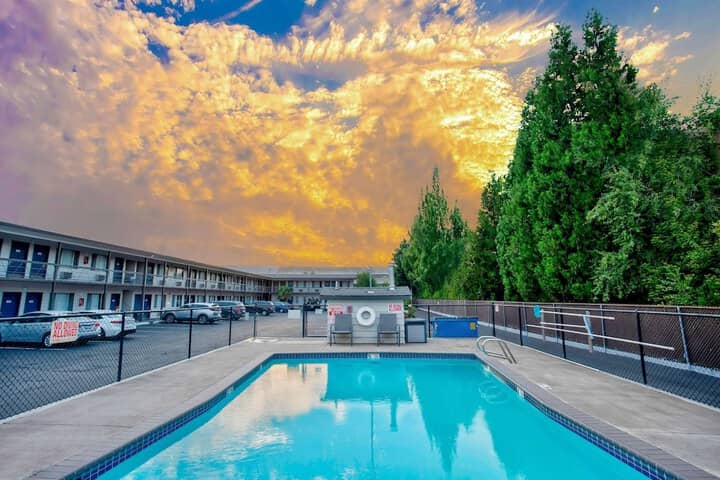 Pool 20 of 25