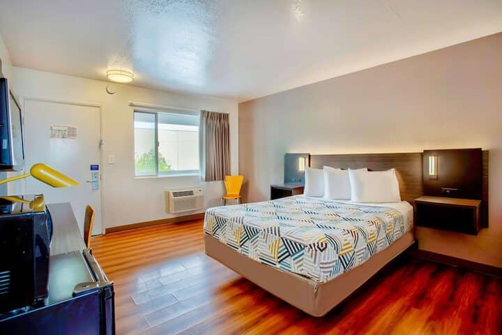 Room 10 of 25
