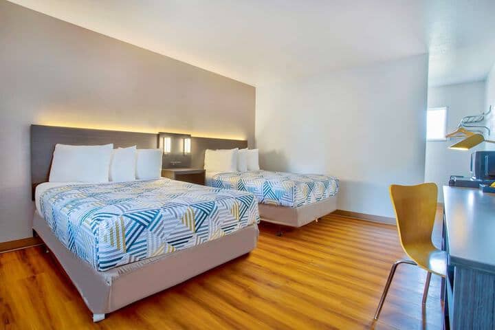 Room 4 of 25